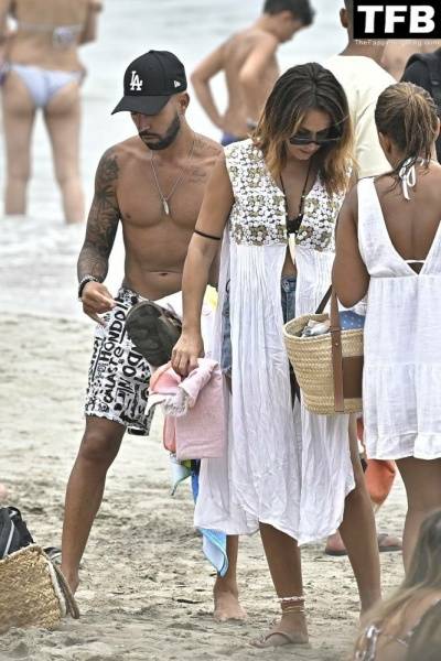 Raquel Lozano Flaunts Her Curves on the Beach in Ibiza on fanspics.net