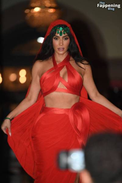 Kim Kardashian Stuns in a Red Dress in Mumbai (33 Photos) - India on fanspics.net