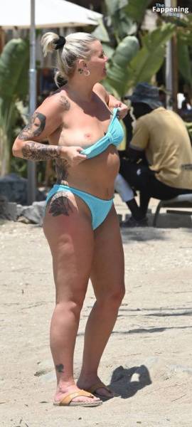 Kerry Katona Flashes Her Nude Boob on the Beach (70 Photos) - Spain on fanspics.net