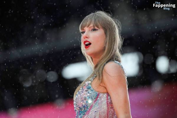 Taylor Swift Performs in Hamburg (41 Photos) on fanspics.net