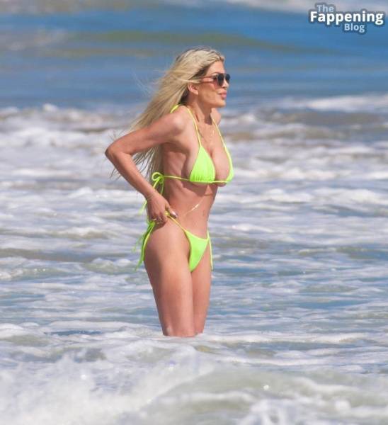 Tori Spelling Looks Smoking Hot in a Bikini as She Hits the Beach in Malibu (24 Photos) on fanspics.net