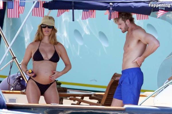 Nina Agdal & Logan Paul Celebrate July the 4th Independence Day in Capri (45 Photos) - Usa - Italy on fanspics.net