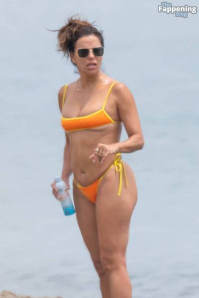 Eva Longoria Displays Her Sexy Booty on the Beach in Marbella (28 Photos) - Spain on fanspics.net