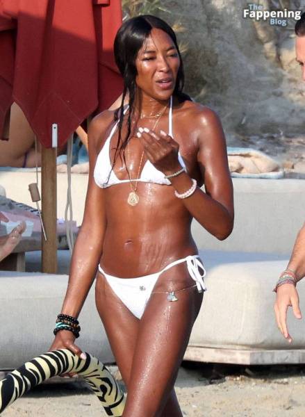 Naomi Campbell Shows Off Her Sexy Figure During Her Holiday with DJ Rampa on the Beaches of Mykonos (123 Photos) - Britain - Greece - Germany on fanspics.net