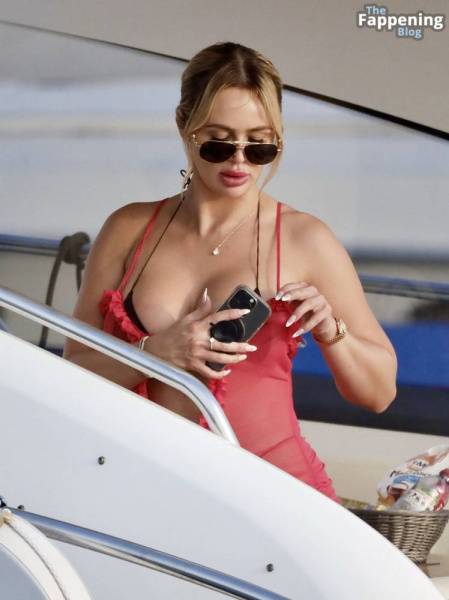 Ashley Stevenson & Marcus Jordan Enjoy a Day at Sea in Saint Tropez (12 Photos) - Jordan on fanspics.net