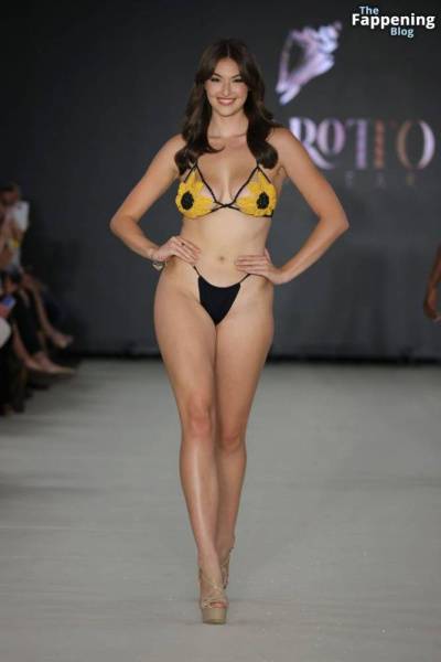 Rachel Pizzolato Displays Her Sexy Body at the ëa Lingerie Fashion Show (14 Photos) on fanspics.net