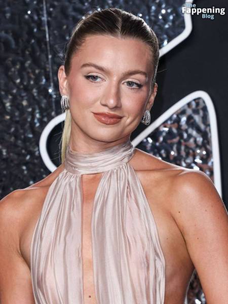 Anna Sitar Flashes Her Nude Tits at the 2024 MTV Video Music Awards (27 Photos) - New York on fanspics.net