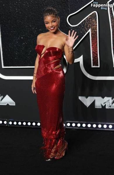 Halle Bailey Shows Off Her Assets at the VMAs (84 Photos) on fanspics.net