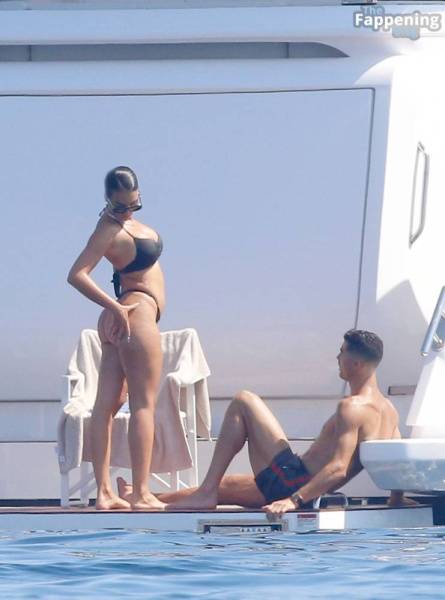 Georgina Rodriguez & Cristiano Ronaldo Enjoy Luxurious Yacht Day in the South of France (104 Photos) - France on fanspics.net